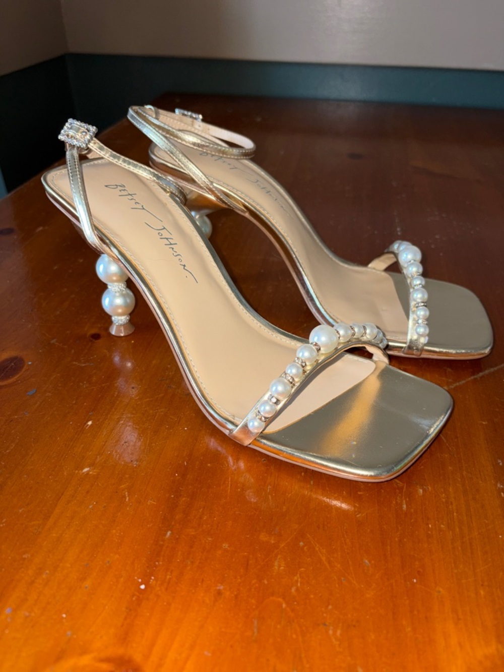 Betsey Johnson Jacey Sandal Gold Pearl-Embellished Ankle-Strap Sandal Size 8.5 - Picture 5 of 7